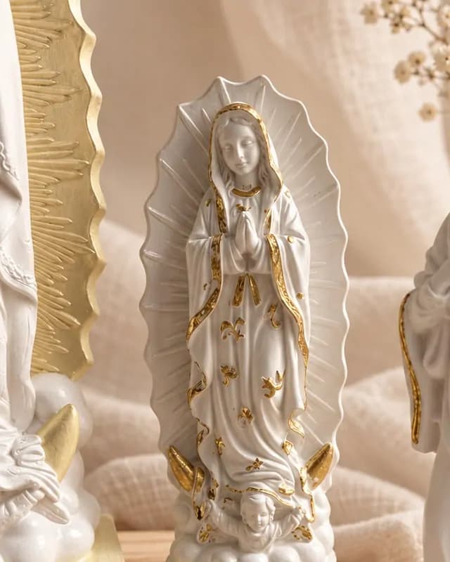 Virgen de Guadalupe, resina, 20 cm, blanco y oro