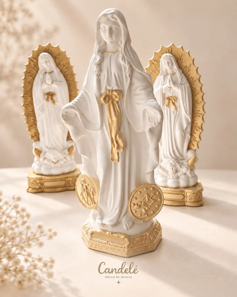 Virgen Milagrosa pintada en blanco y oro